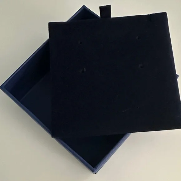 Swarovski Box Earrings - Picture 6 of 7